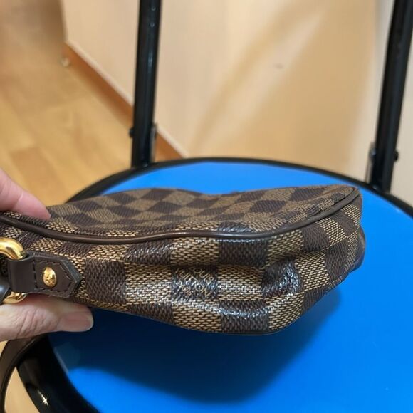 Rift crossbody bag - Picture 9 of 17